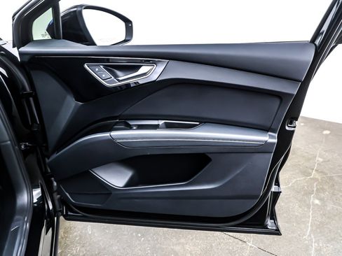 Used 2023 Audi Q4 e-tron Premium Plus w/ Premium Plus image 24