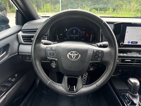Used 2025 Toyota Camry SE FWD image 19