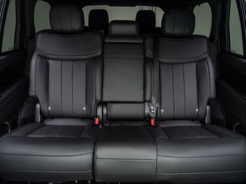 New 2026 Land Rover Range Rover Long Wheelbase SE AWD/4WD image 17