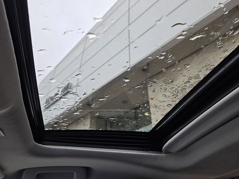 Used 2025 Toyota Highlander XLE image 26