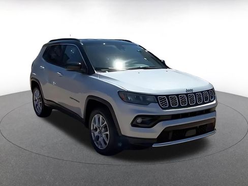 Used 2025 Jeep Compass Limited image 3