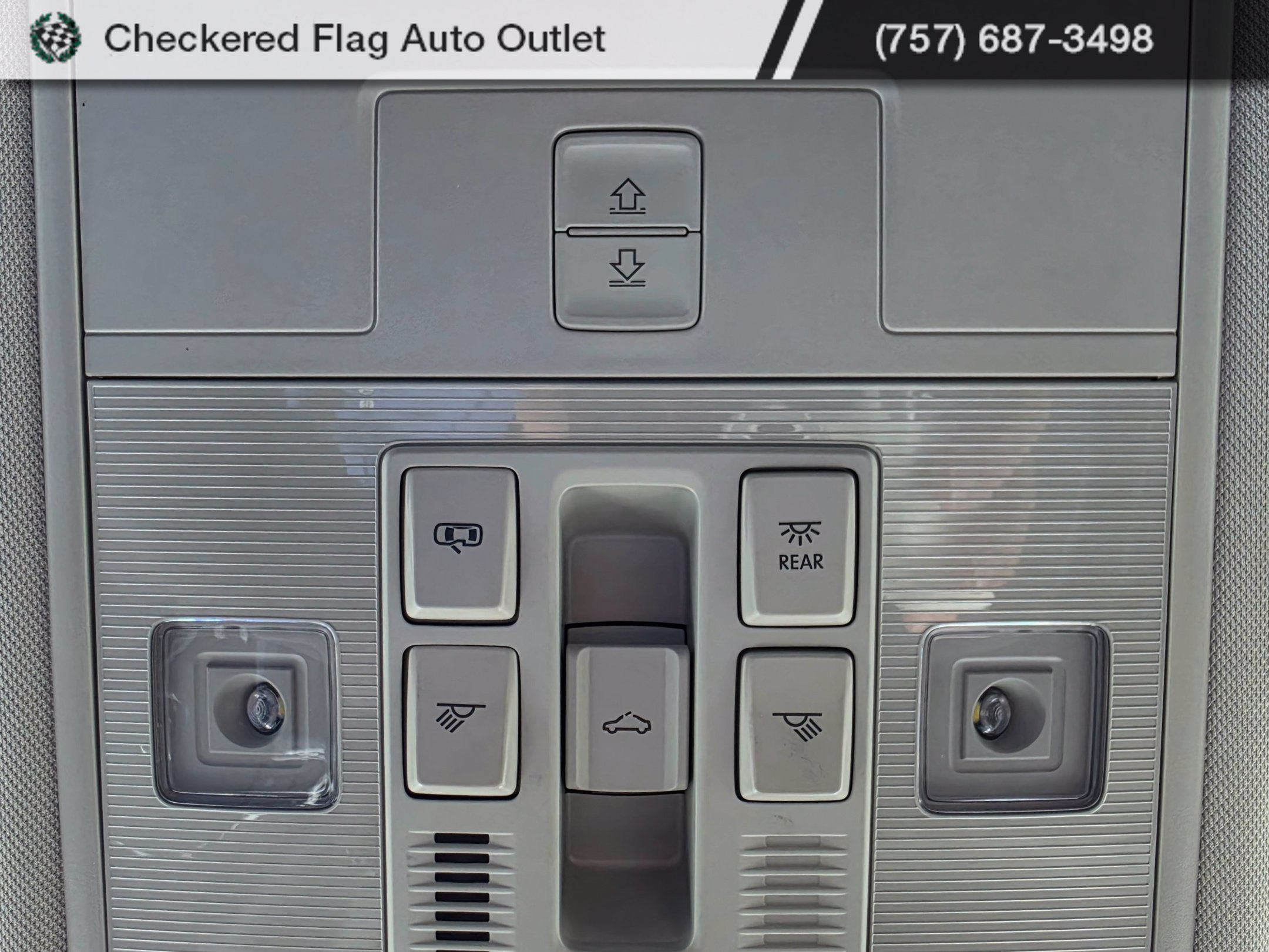 Used 2023 Volkswagen Taos SE w/ Panoramic Sunroof Package FWD image 10
