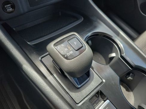 Used 2025 Nissan Rogue SV image 34