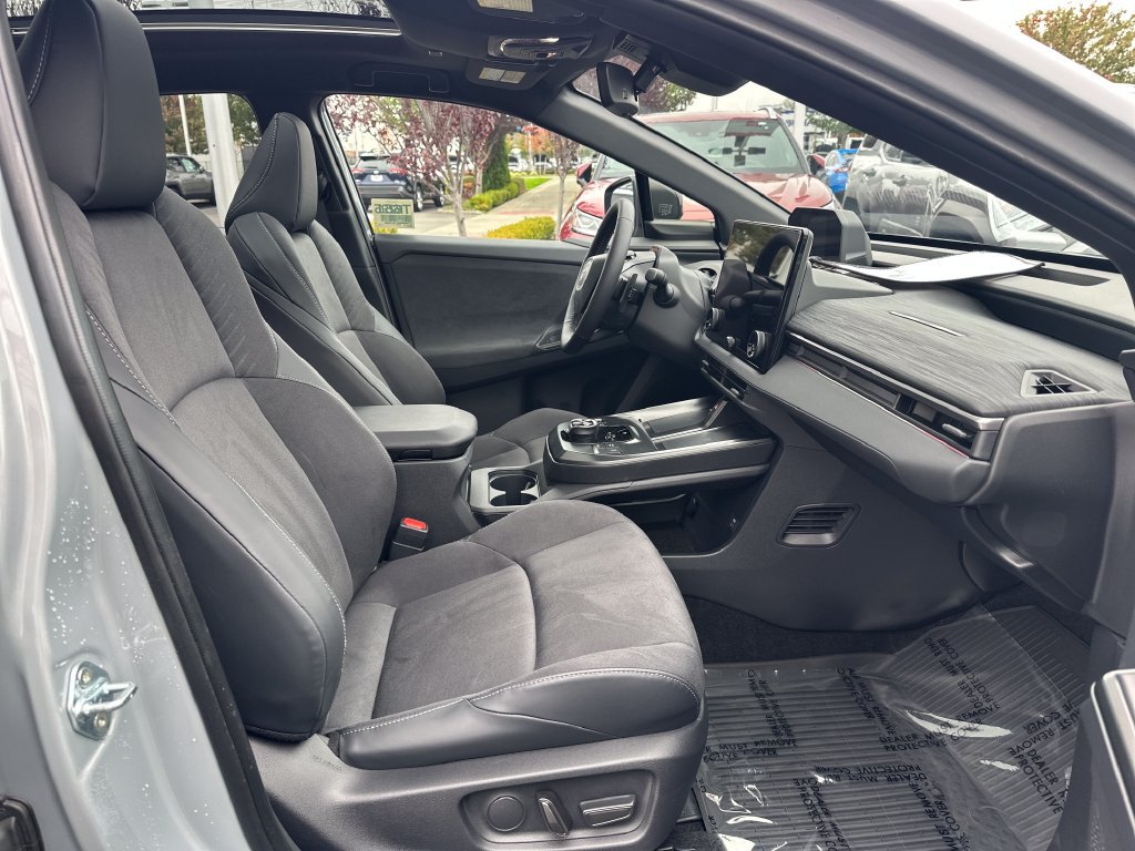Used 2026 Toyota C-HR AWD/4WD image 17