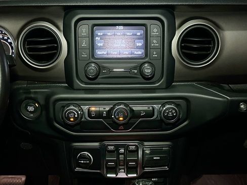 Used 2018 Jeep Wrangler Unlimited Sport S AWD/4WD image 14