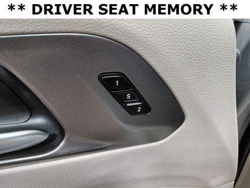 Certified 2024 Chrysler Pacifica Touring-L image 7