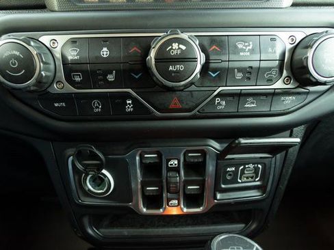 Used 2021 Jeep Gladiator Overland image 17