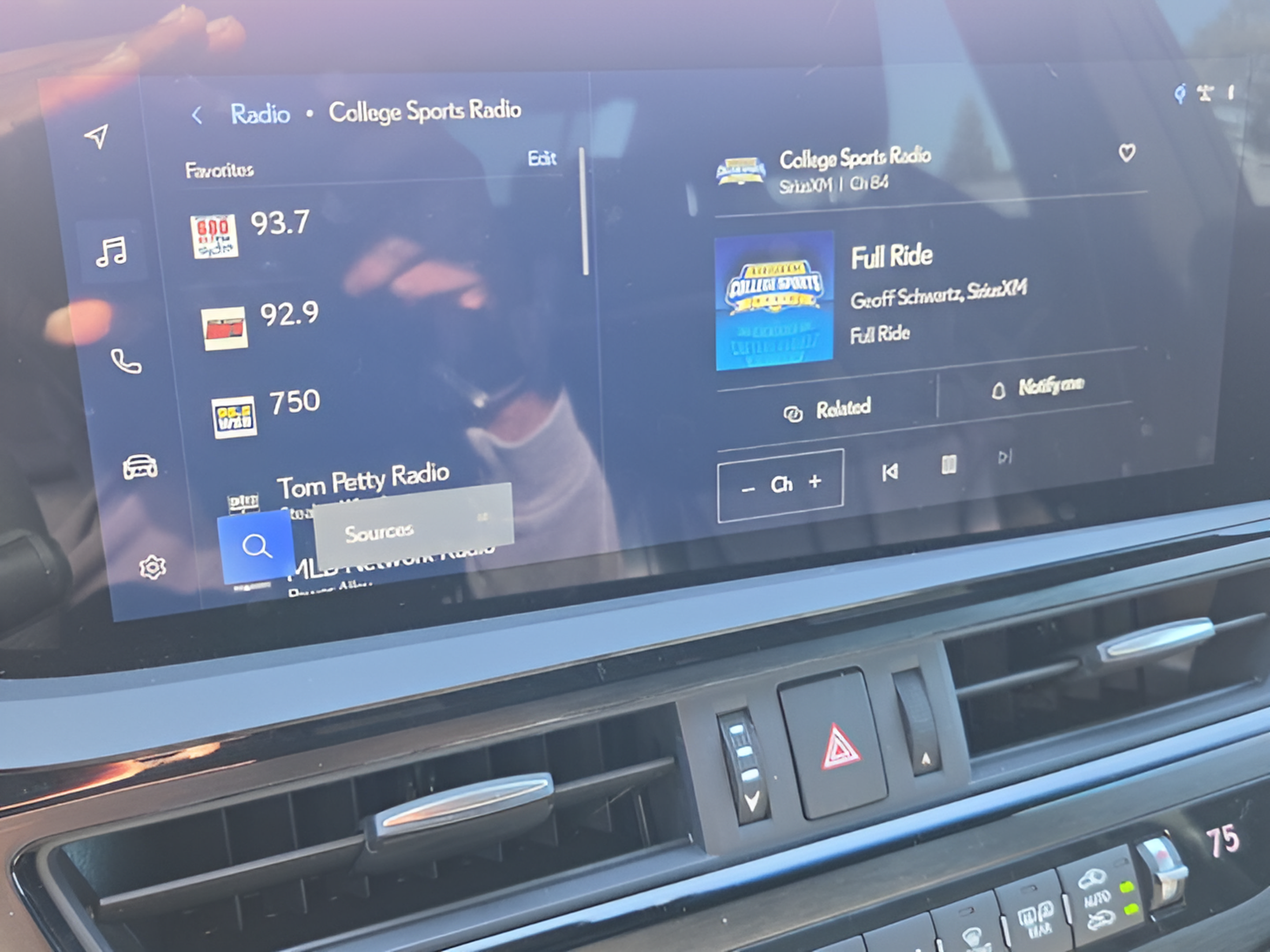 Certified 2024 Lexus ES 300h F Sport w/ Accessory Package (Z2) FWD image 17