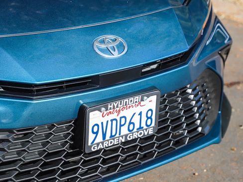 Used 2025 Toyota Camry SE w/ Multimedia Upgrade Package FWD image 5