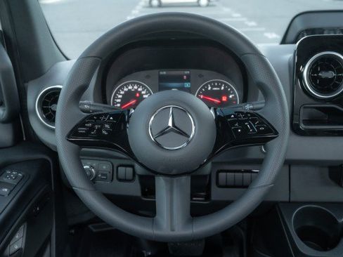 Used 2025 Mercedes-Benz Sprinter 2500 image 20