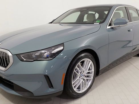 Used 2024 BMW 530i xDrive image 4