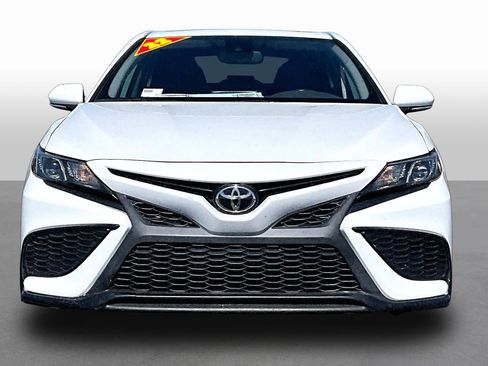 Used 2022 Toyota Camry SE w/ Audio Upgrade Package FWD image 3