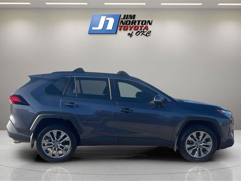 Used 2023 Toyota RAV4 XLE Premium image 4