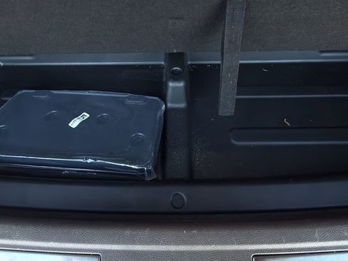 Used 2025 GMC Yukon XL Denali w/ Denali Reserve Package image 16