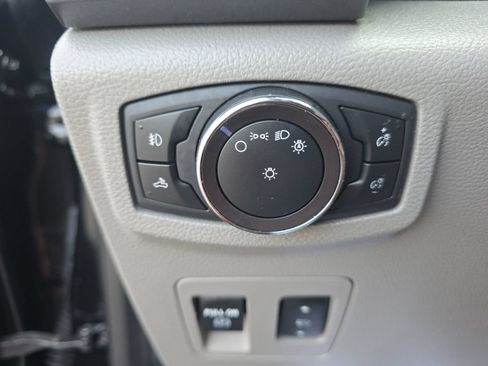 Used 2019 Ford F150 XLT w/ Equipment Group 302A Luxury AWD/4WD image 18