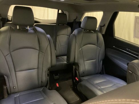 Used 2019 Buick Enclave Essence AWD/4WD image 32