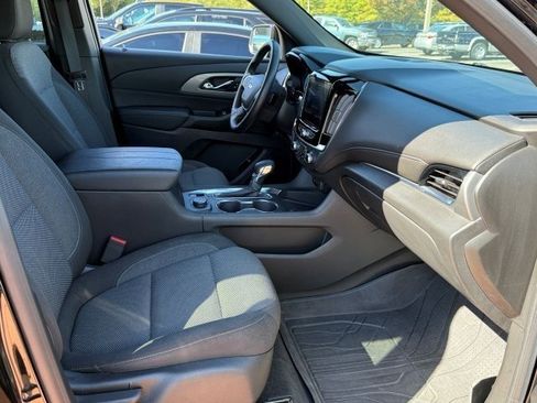 Used 2023 Chevrolet Traverse LT image 23