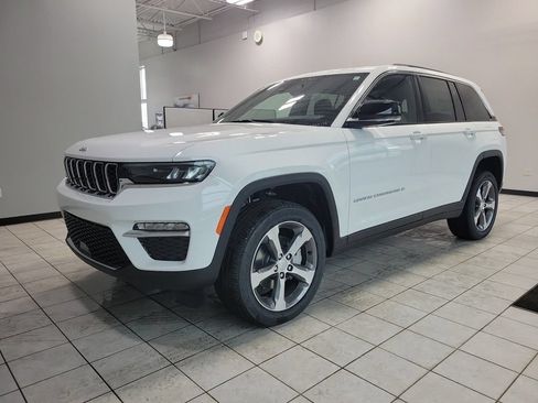 New 2025 Jeep Grand Cherokee Limited AWD/4WD image 2