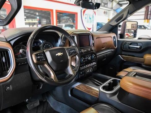 Used 2020 Chevrolet Silverado 3500 High Country image 5