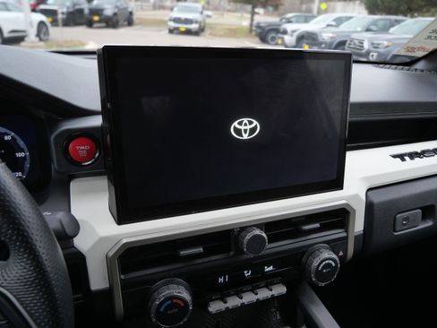 Certified 2024 Toyota Tacoma TRD Off-Road AWD/4WD image 22