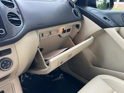 Used 2016 Volkswagen Tiguan S FWD image 24