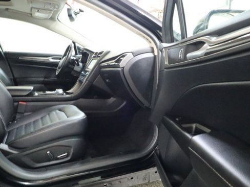 Used 2018 Ford Fusion SE w/ Fusion SE Technology Package FWD image 10