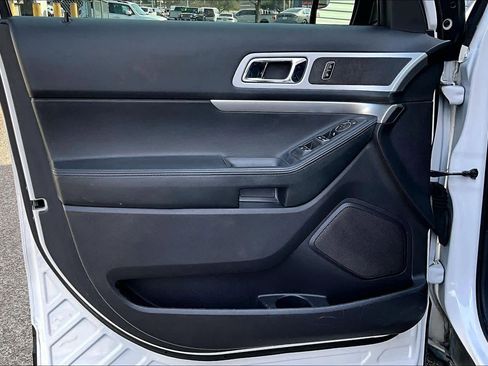 Used 2014 Ford Explorer XLT w/ Equipment Group 202A image 21