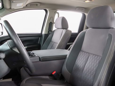 Used 2023 Nissan Titan SV image 25