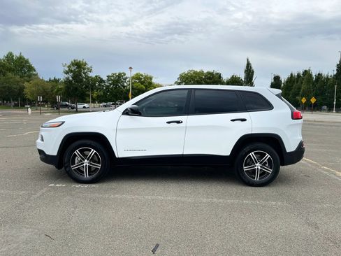 Used 2016 Jeep Cherokee Sport w/ Trailer Tow Group AWD/4WD image 8