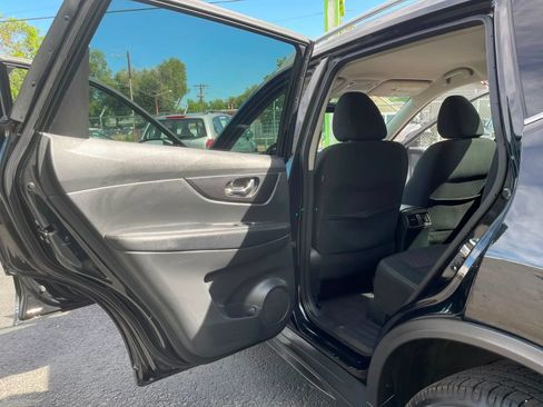 Used 2018 Nissan Rogue SV AWD/4WD image 14
