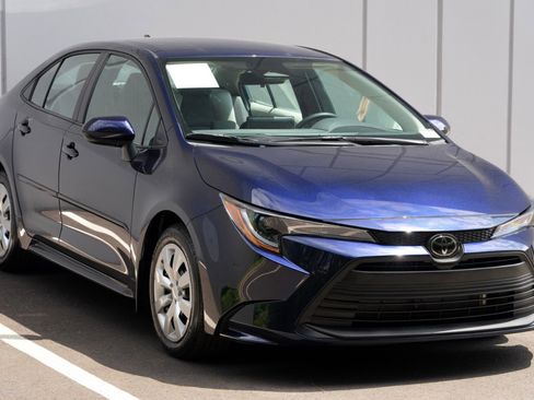 Used 2025 Toyota Corolla LE FWD image 52