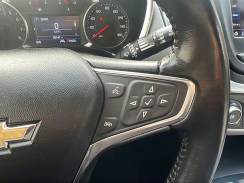 Used 2020 Chevrolet Equinox LT w/ Driver Convenience Package image 13