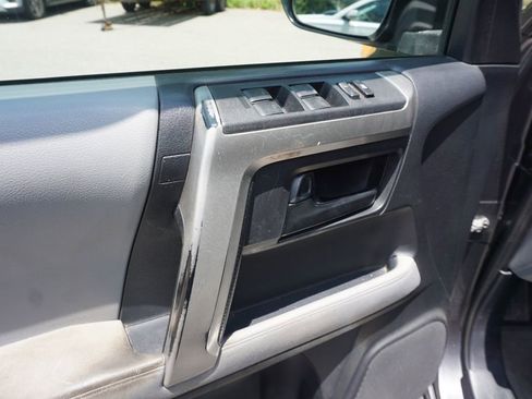 Used 2010 Toyota 4Runner SR5 AWD/4WD image 3