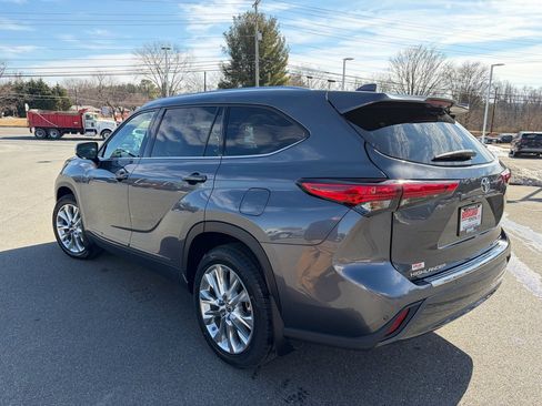 Used 2020 Toyota Highlander Limited image 4