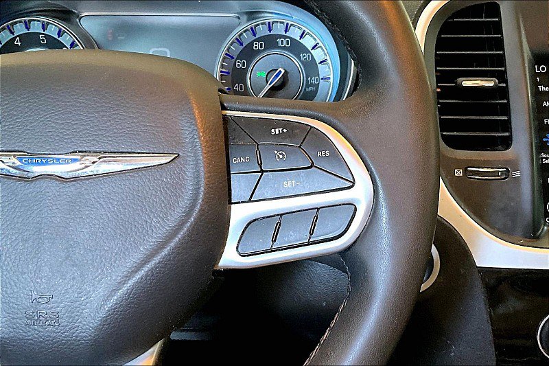 Used 2023 Chrysler 300 Touring w/ Sport Appearance Package RWD image 17
