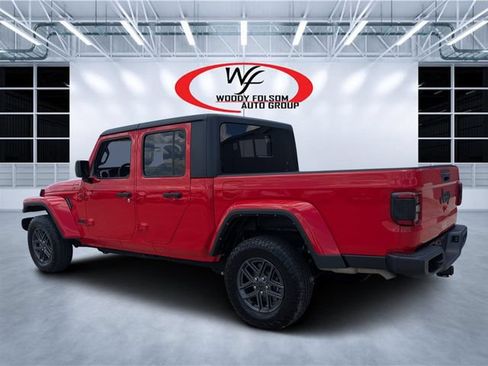 Used 2024 Jeep Gladiator Sport AWD/4WD image 5
