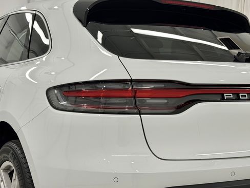 Certified 2025 Porsche Macan image 18