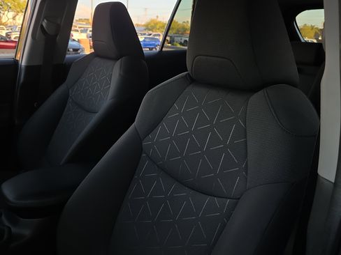 Used 2022 Toyota RAV4 XLE image 8