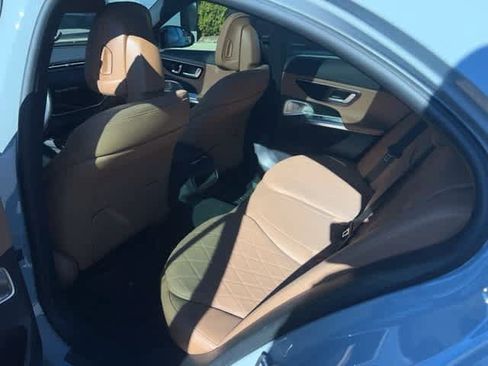 Used 2025 Mercedes-Benz E 350 4MATIC Sedan image 7