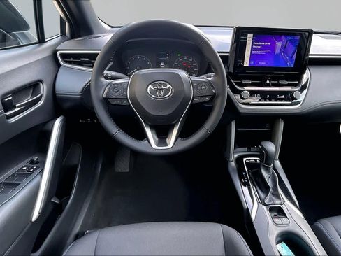 Used 2024 Toyota Corolla Cross AWD Hybrid w/ Moonroof Package image 6