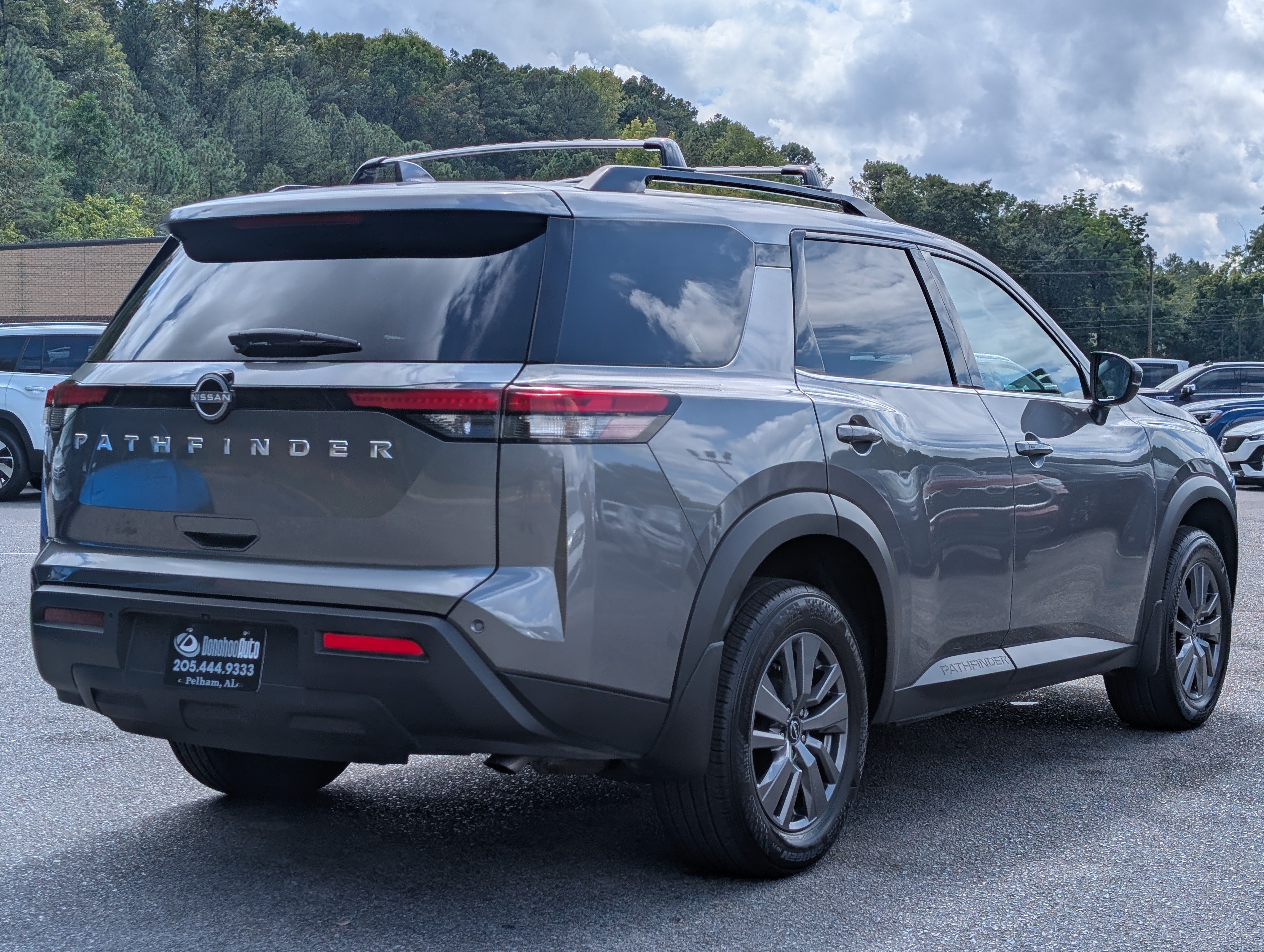 Used 2025 Nissan Pathfinder SV FWD image 9