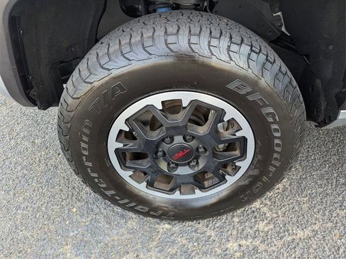 Used 2024 Toyota Tacoma TRD Off-Road image 29