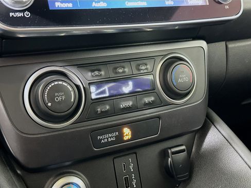 Used 2023 Nissan Leaf S image 23