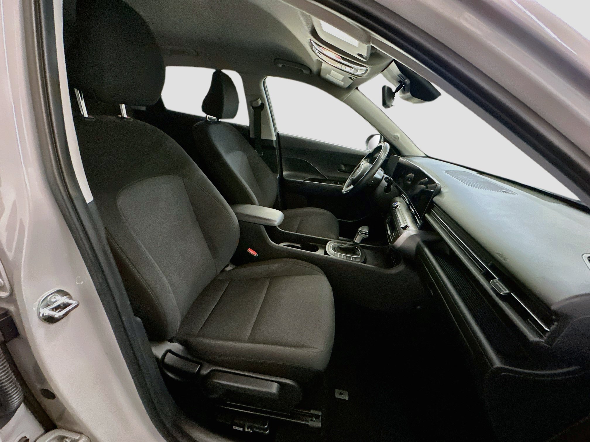 Used 2025 Hyundai Kona SEL AWD/4WD image 31