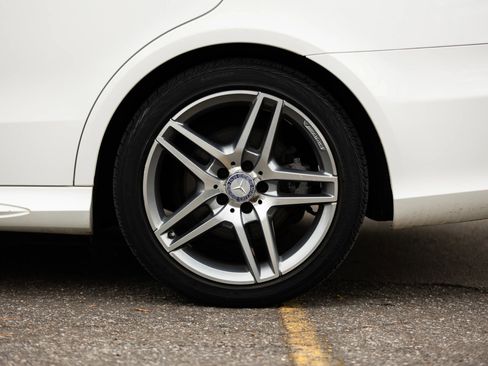 Used 2014 Mercedes-Benz E 350 4MATIC Sedan image 12