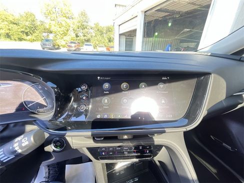 Used 2023 Buick Envision Avenir image 18