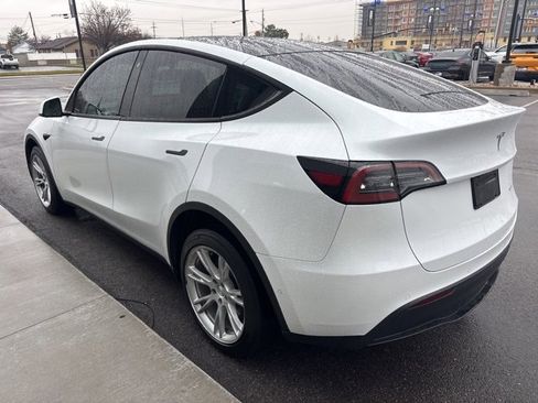 Used 2021 Tesla Model Y Long Range image 5