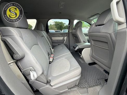 Used 2016 GMC Acadia SLE FWD image 18
