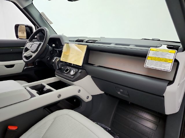 New 2026 Land Rover Defender 110 X-Dynamic SE AWD/4WD image 17