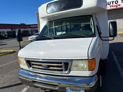 Used 2006 Ford E-350 and Econoline 350 Super Duty image 17